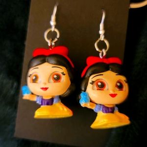 Snow white earrings